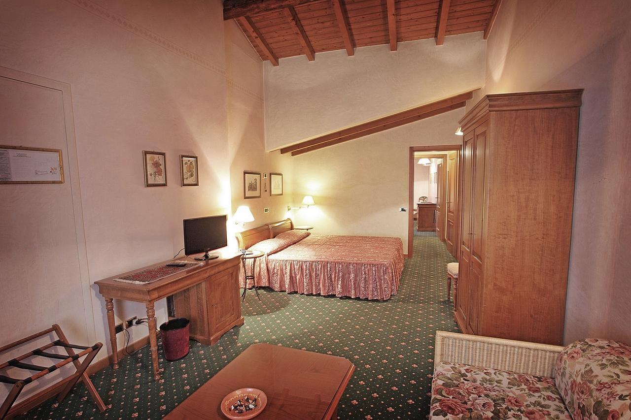 Hotel Faccioli ヴァレッジョ・スル・ミンチョ エクステリア 写真